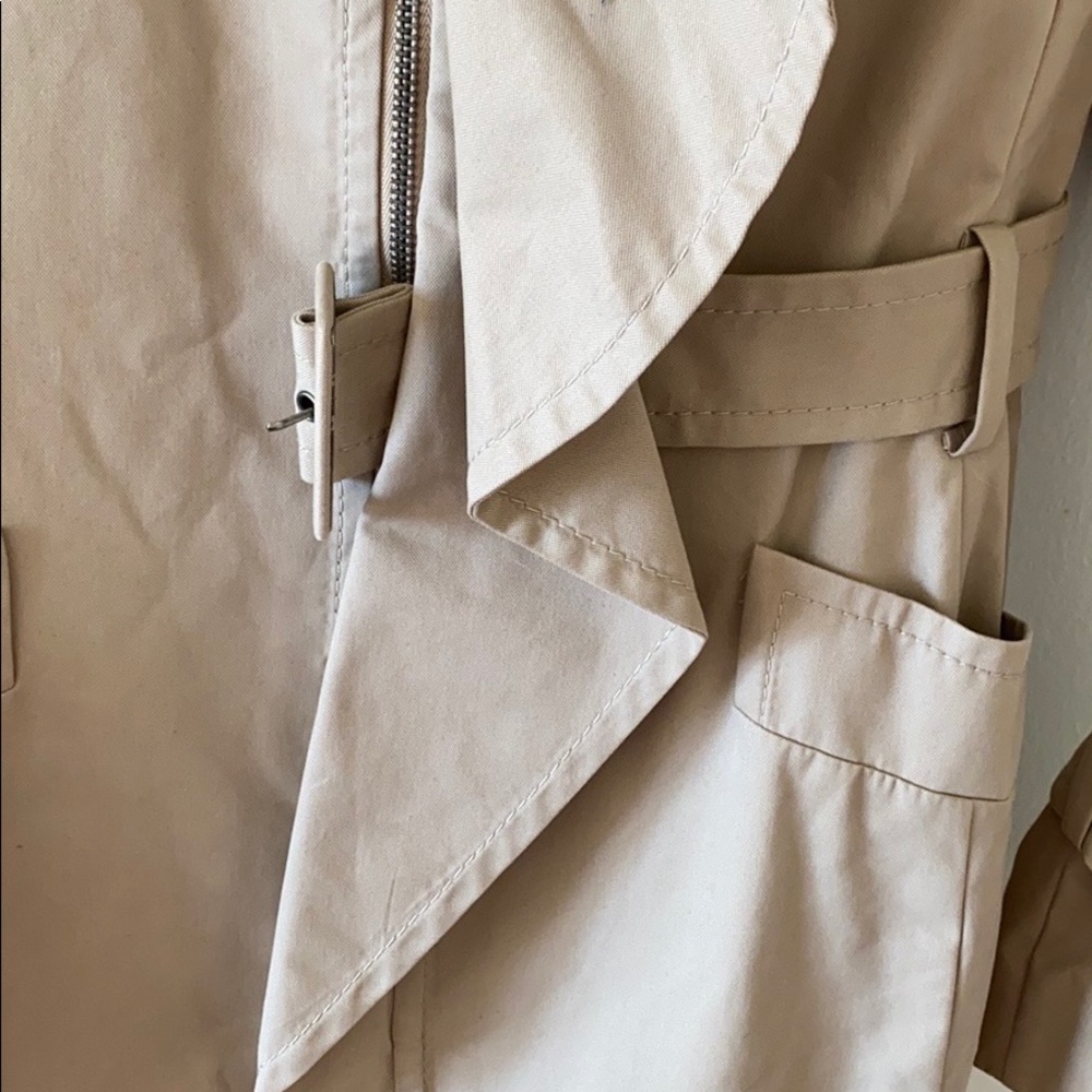 BCBGMAXAZRIA trench coat - Picture 6 of 7